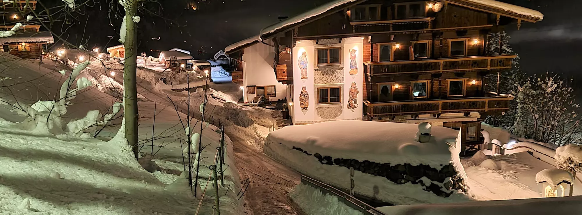 Außenaufnahme des Hotel Kirchbichlhof in Hippach im Zillertal im Winter